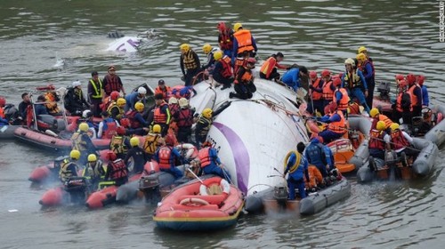 В Тайване (Китай) упал самолёт с 58 пассажирами  - ảnh 1